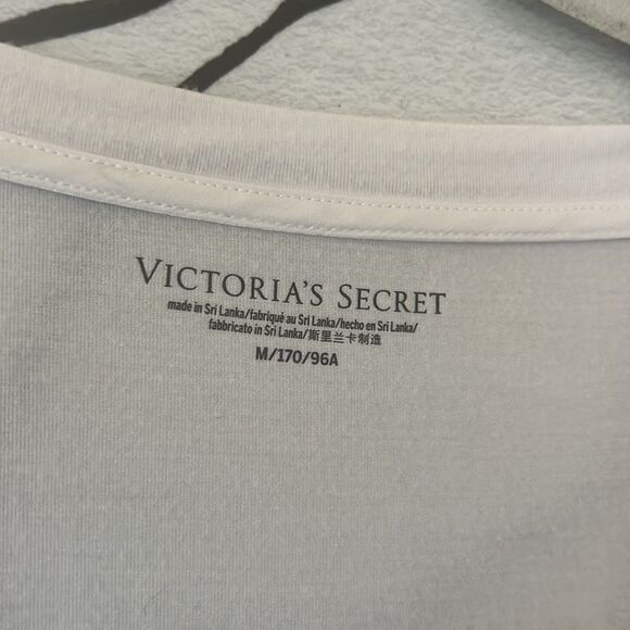 Victorias Secret Women's Oversized V-Neck Tee · Soft Classic · Size Medium - Picture 3 of 4